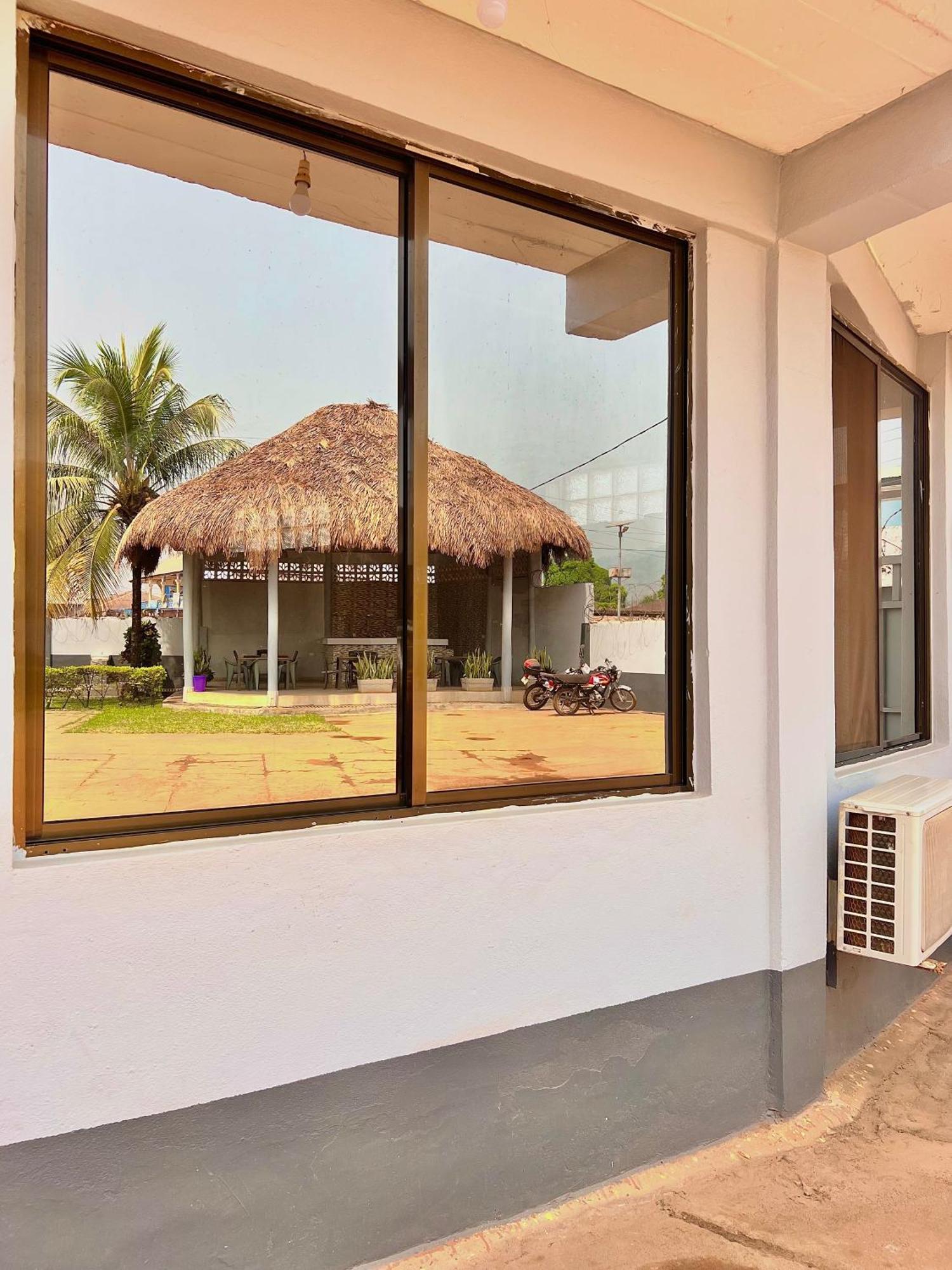 Paloma Guest House Kenema ภายนอก รูปภาพ