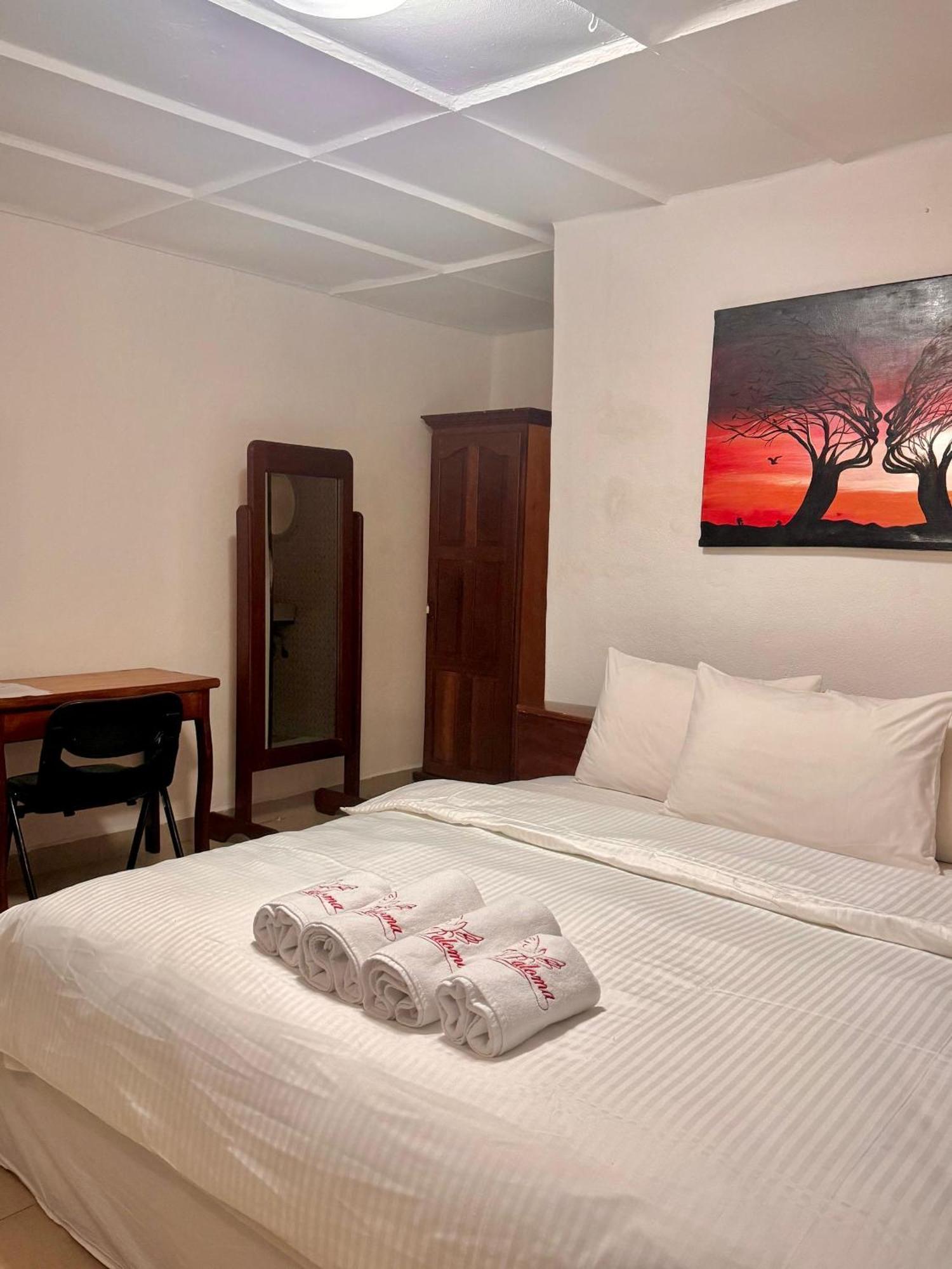 Paloma Guest House Kenema ภายนอก รูปภาพ
